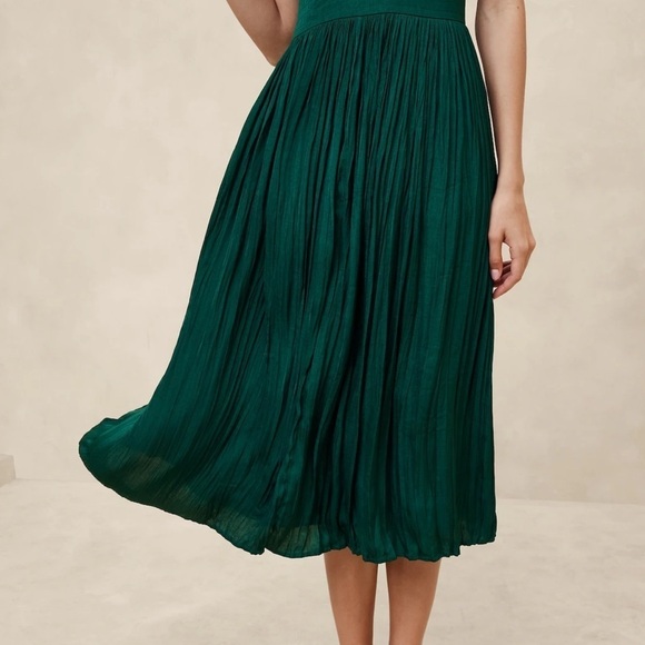 New -CRYSTAL PLEATED MAXI DRESS - Picture 7 of 7